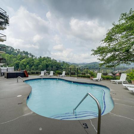 Stylish Gatlinburg Condo With Pool Walk Downtown! Bagian luar foto